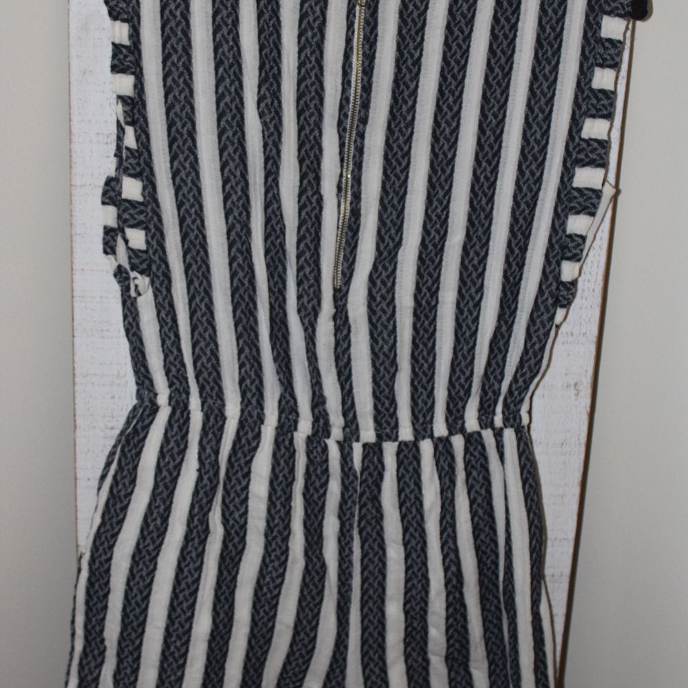 Universal Thread Romper - Picture 2 of 6